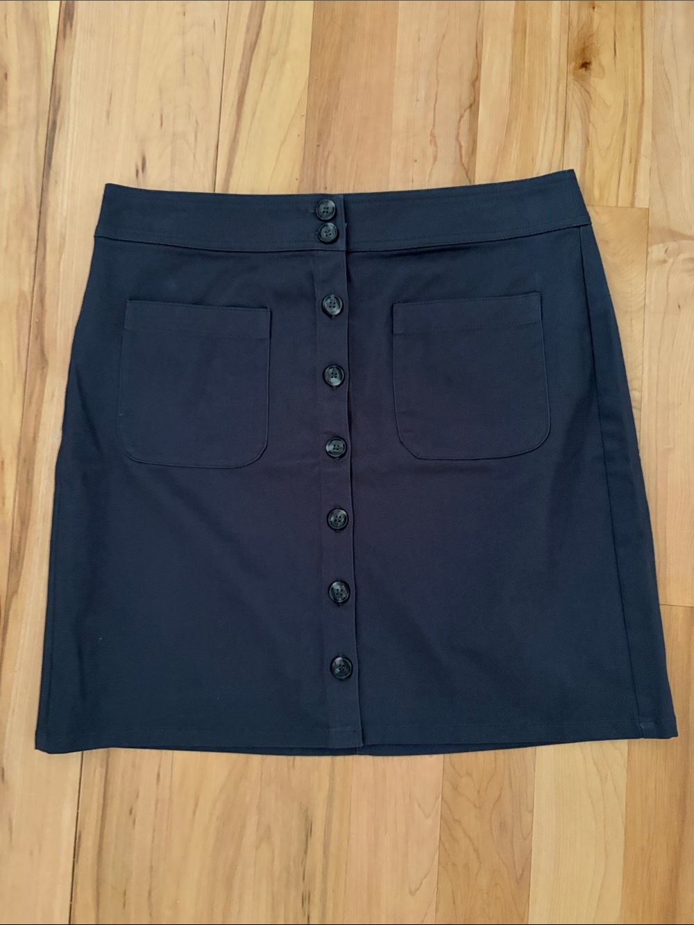 LOFT Charcoal Gray Button-Front Mini Skirt with Patch Pockets. Size 8